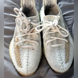 Yeezy 350 v2 neutral